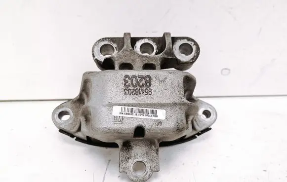 Buick Encore I Engine mount bracket 95418203