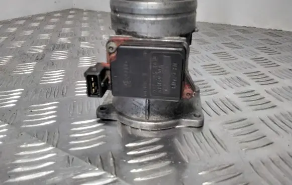 Audi A4 S4 B5 8D Mass air flow meter 037906461B AFH6010A
