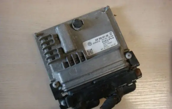 Seat Ibiza IV (6J,6P) Engine control unit/module 03P906021AB