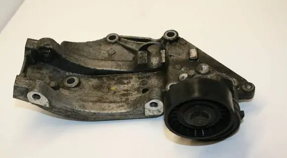 Volvo V50 Engine mounting bracket 9650034280