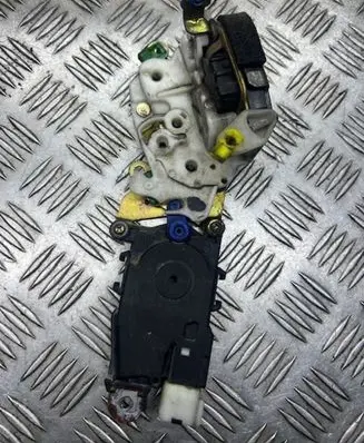 Subaru Forester SF Front door lock 8Z24