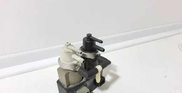 Audi A8 S8 D2 4D Turbo solenoid valve 059906627A 96338 059906629