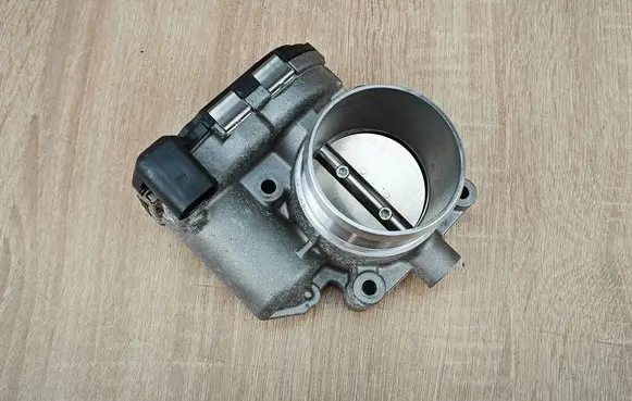 Audi A4 S4 B9 Throttle valve 06K133062J