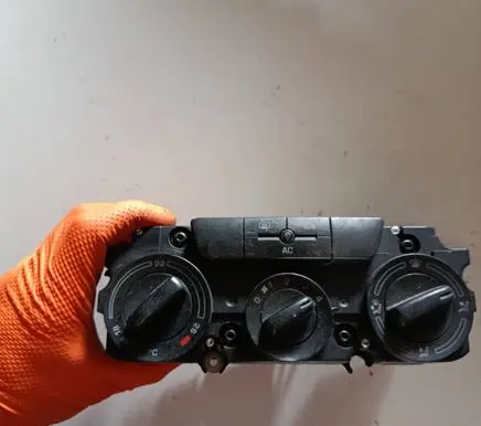Skoda Octavia Mk2 (1Z) Climate control unit 74358110 05S08