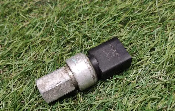 Volkswagen PASSAT CC Air conditioning (A/C) pressure sensor 1K0959126A