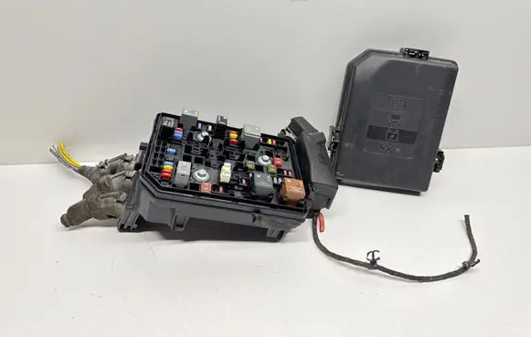 Opel Astra K Fuse box set 39040858 812461952 8639800000000U