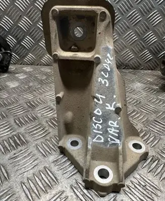 Engine mounting bracket