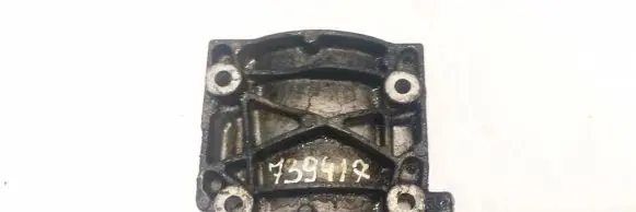 Honda FR-V Engine mounting bracket