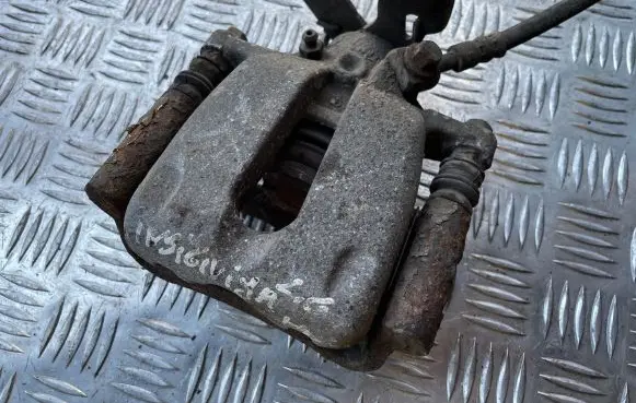 Opel Insignia A Rear brake caliper
