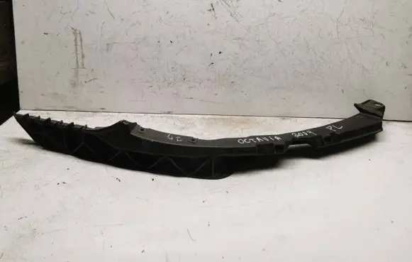 Skoda Octavia Mk2 (1Z) Front bumper mounting bracket 1Z0807184D