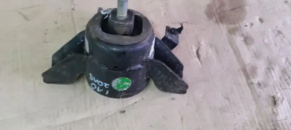 Hyundai i10 Engine mounting bracket