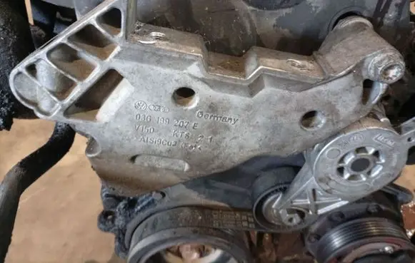 Volkswagen PASSAT B6 Engine mounting bracket 03G199207E