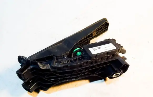 Volkswagen PASSAT B7 Accelerator throttle pedal 1K1723503AP