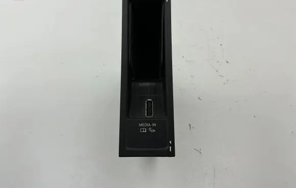 Volkswagen Golf VI AUX in-socket connector 5N0035341C 1000003004