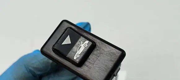 Chevrolet Corvette Tailgate opening switch 