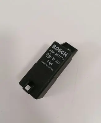 Volkswagen PASSAT B6 Glow plug pre-heat relay 0281003038