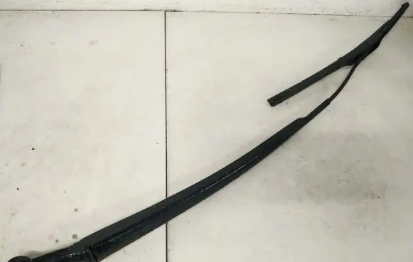 Toyota RAV 4 (XA30) Front wiper blade arm