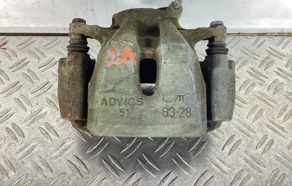 Toyota RAV 4 (XA20) Front brake caliper