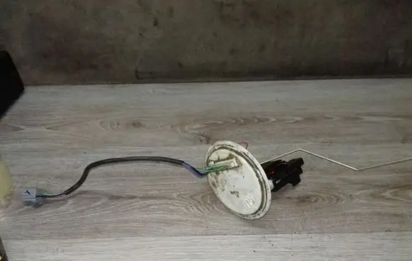 Volvo S80 Fuel level sensor 08224