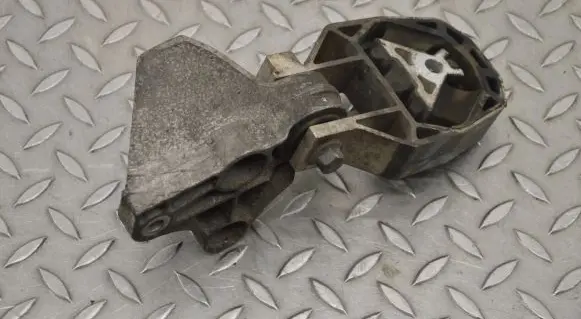 Ford Focus Engine mount bracket
