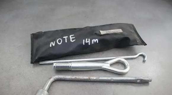 Nissan Note (E12) Tool set 