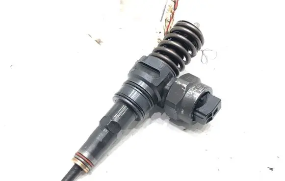 Audi A4 S4 B5 8D Fuel injector 038130073F