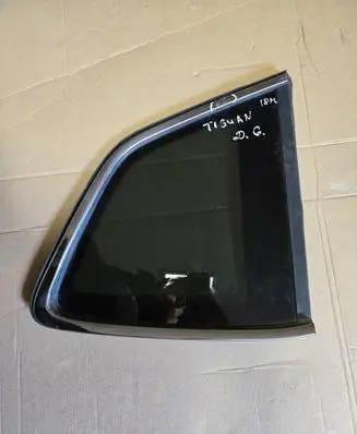 Volkswagen Tiguan Rear side window 5NN845042E