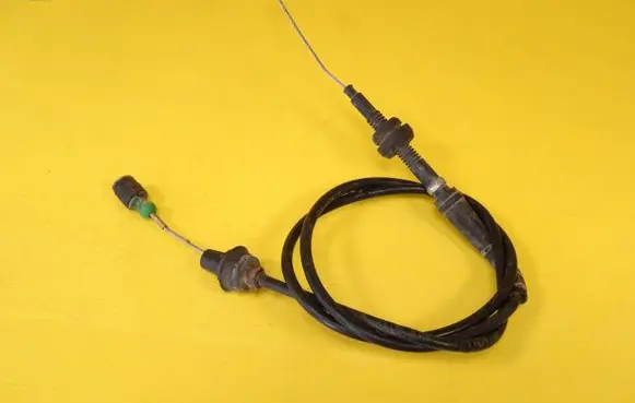 Volkswagen Golf III Throttle cable 1H0721555E