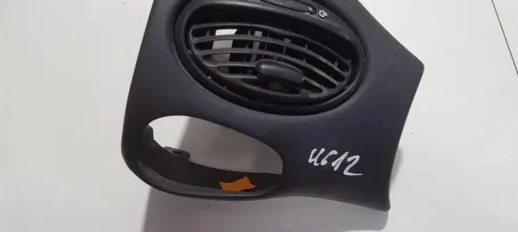 Ford Focus Dash center air vent grill 98aba042n54agw 98ab-a042n54-agw