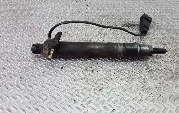Volkswagen Caddy Fuel injector 028130203E 0432193598