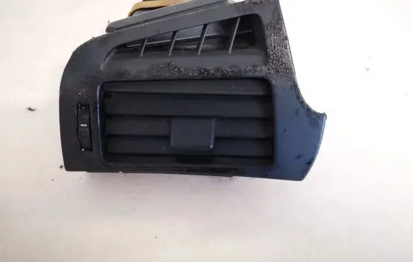Toyota Verso Dash center air vent grill 556600f020 55660-0f020