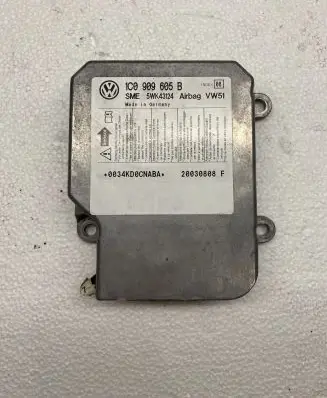 Volkswagen PASSAT B5 Airbag control unit/module 1C0909605B