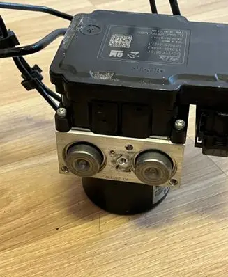 Opel Zafira C ABS Pump 39061713 10021211014