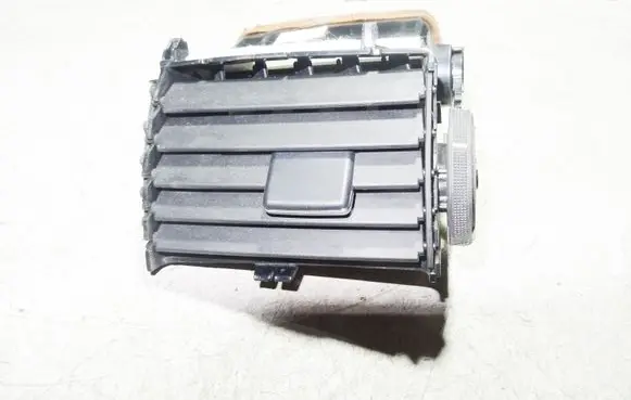 Toyota Avensis T270 Dash center air vent grill