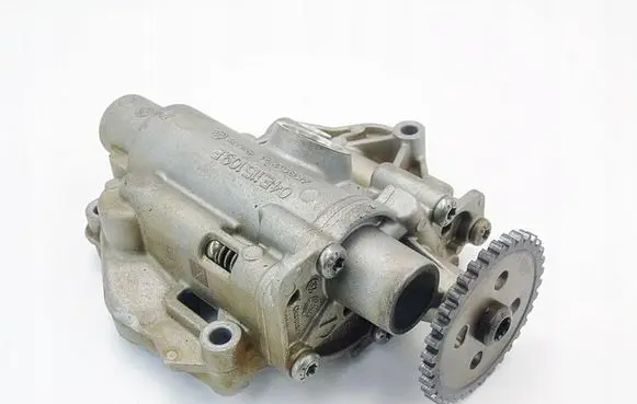 Volkswagen Golf VII Oil pump 04E115109E