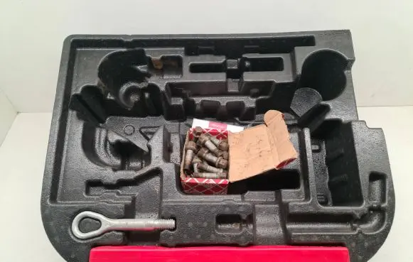 Mercedes-Benz R W251 Tool set A2518990221 A1648900097