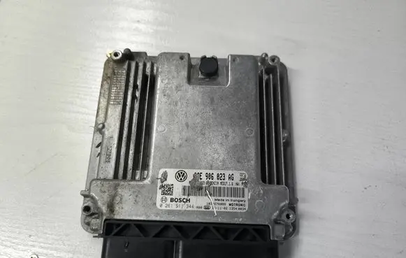 Porsche Cayenne (92A) Engine control unit/module 06E906023AG 1039S76889 0261S11344