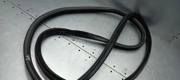 Volvo V70 Rubber seal rear door 