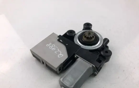 Volvo C30 Front door window regulator motor 979037100