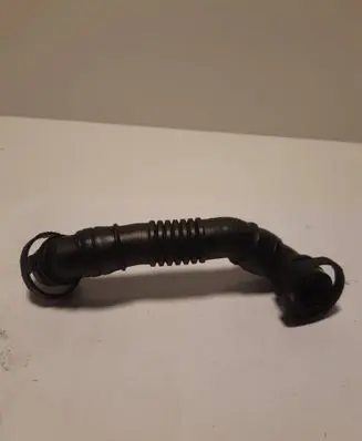 Volkswagen PASSAT B6 Breather hose/pipe 03G103493D