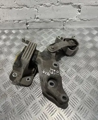 Mercedes-Benz Vito Viano W447 Engine mounting bracket A4472410713