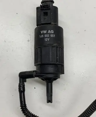 Skoda Octavia Mk1 (1U) Windscreen/windshield washer pump 1J5955651