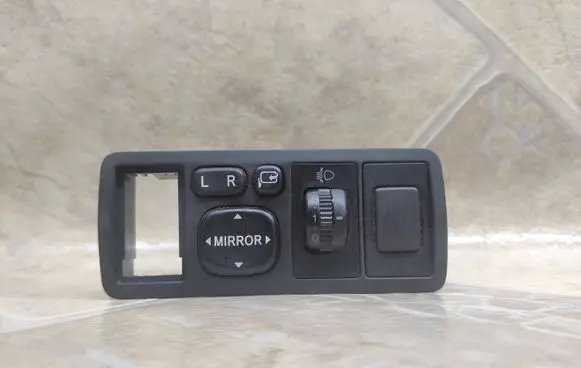 Toyota Avensis T250 Wing mirror switch 183575