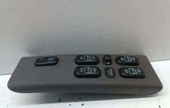 Mercedes-Benz A W168 Electric window control switch 1688202810 03753200 1686831408