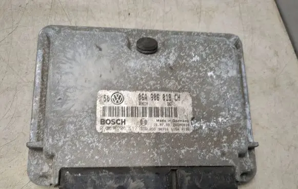 Volkswagen Golf IV Engine control unit/module 0261206517 06A906018CH 26SA6034