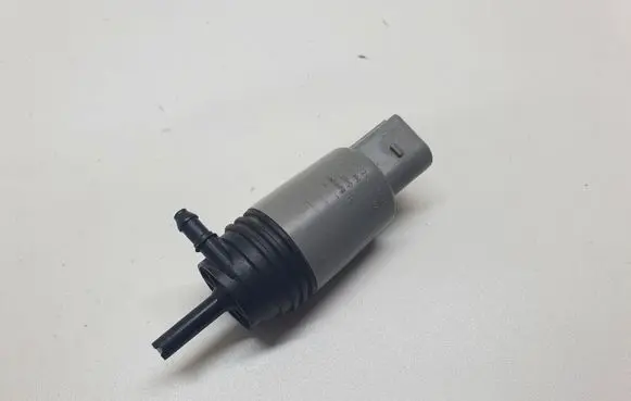 BMW 5 E60 E61 Windscreen/windshield washer pump 6934159 67126934159