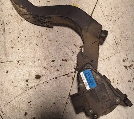 Audi A6 Allroad C5 Accelerator throttle pedal 8D1723523N 014304
