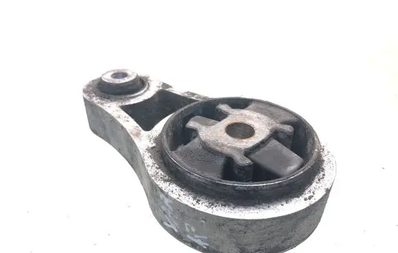 Opel Vivaro Engine mount bracket