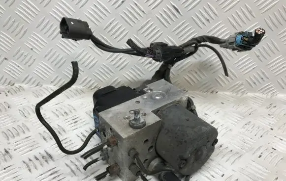 Nissan X-Trail T30 ABS Pump 476008H720
