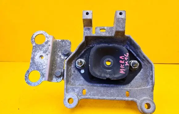 Nissan Micra K14 Engine mounting bracket